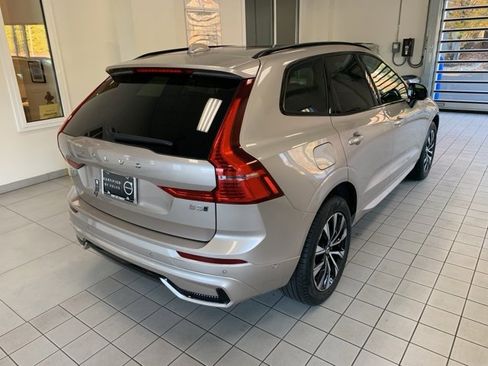 Certified 2025 Volvo XC60 B5 Plus image 3