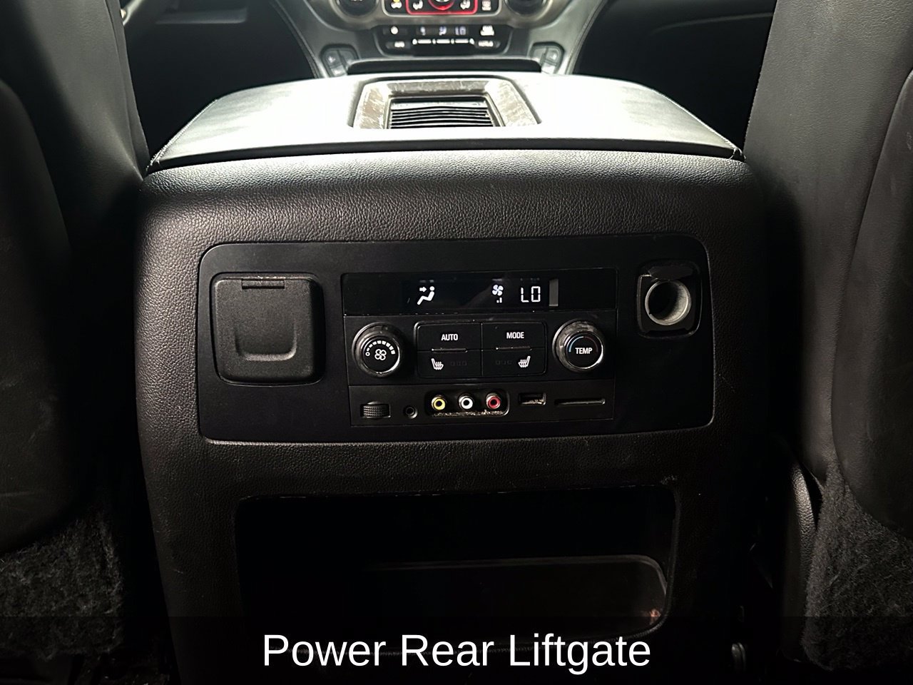 Used 2015 GMC Yukon Denali w/ Premium Package RWD image 24