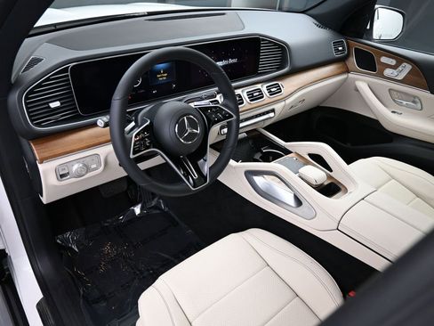 Used 2025 Mercedes-Benz GLE 350 4MATIC image 4