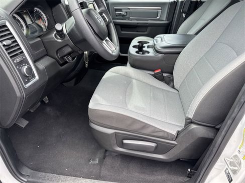 Used 2024 RAM 1500 Classic SLT image 9