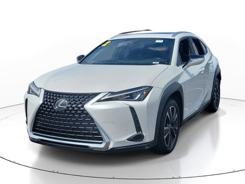 Used 2022 Lexus UX 200 w/ Accessory Package (Z1) FWD image 3
