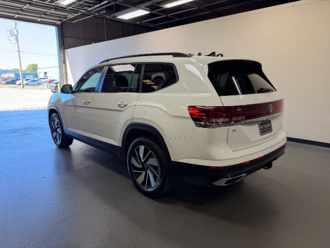 Used 2025 Volkswagen Atlas SE FWD image 2