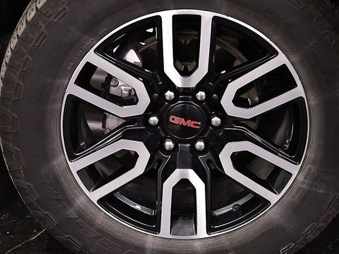 Used 2024 GMC Sierra 1500 AT4 w/ AT4 Preferred Package image 9