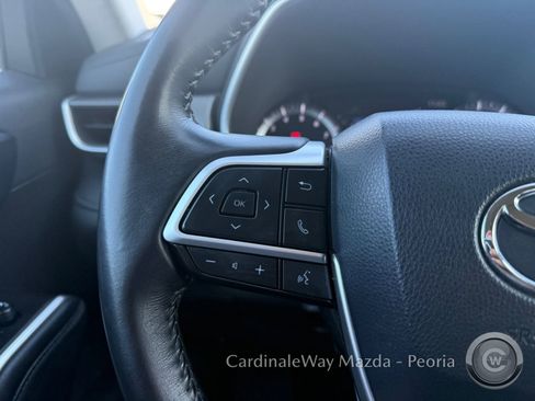 Used 2024 Toyota Highlander XLE image 28