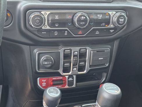 Used 2022 Jeep Gladiator Mojave AWD/4WD image 19