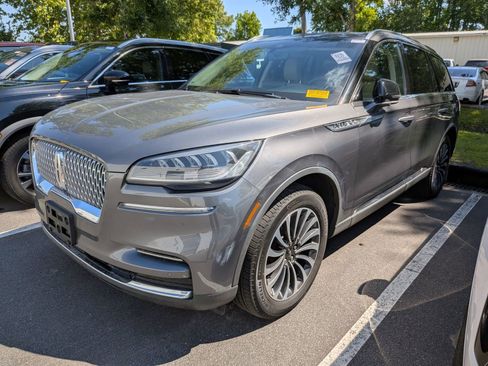 Used 2023 Lincoln Aviator AWD w/ Premium Package image 5