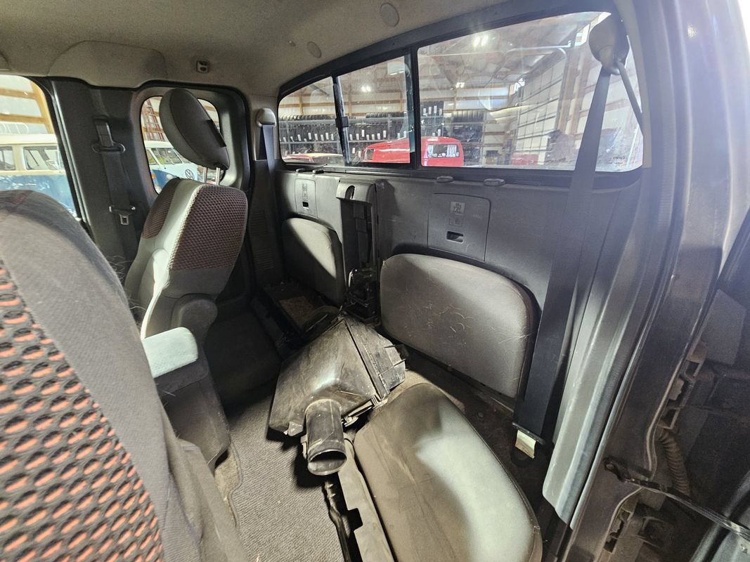 Used 2011 Nissan Frontier PRO-4X AWD/4WD image 12