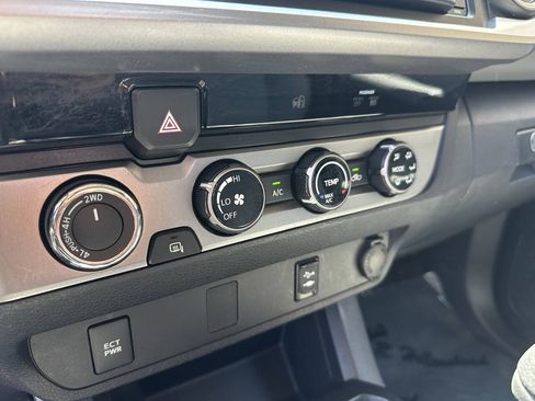 Used 2017 Toyota Tacoma SR5 w/ Tow Package AWD/4WD image 15