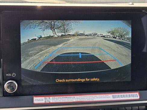 Used 2025 Toyota Prius Plug-In Hybrid FWD image 18