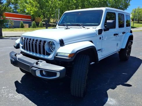 Used 2025 Jeep Wrangler Unlimited Sahara w/ Safety Group AWD/4WD image 24
