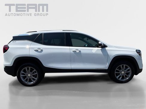 Used 2024 GMC Terrain SLT AWD/4WD image 8