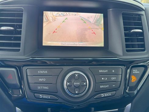 Used 2016 Nissan Pathfinder SV image 17