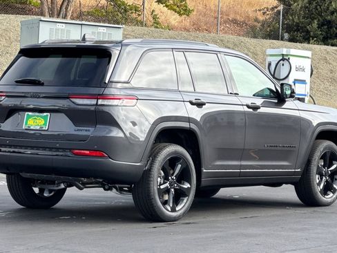 New 2025 Jeep Grand Cherokee Limited w/ Black Appearance Package image 4