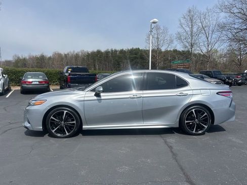 Used 2020 Toyota Camry XSE image 8