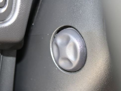 Used 2024 Chevrolet Suburban Premier image 25