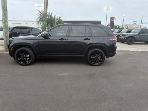 Used 2024 Jeep Grand Cherokee Limited w/ Black Appearance Package AWD/4WD image 4