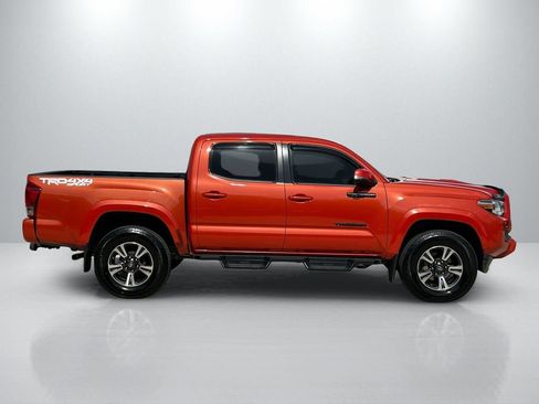 Used 2016 Toyota Tacoma TRD Sport w/ Towing Package AWD/4WD image 4