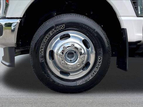 Used 2023 Ford F350 Lariat AWD/4WD image 35