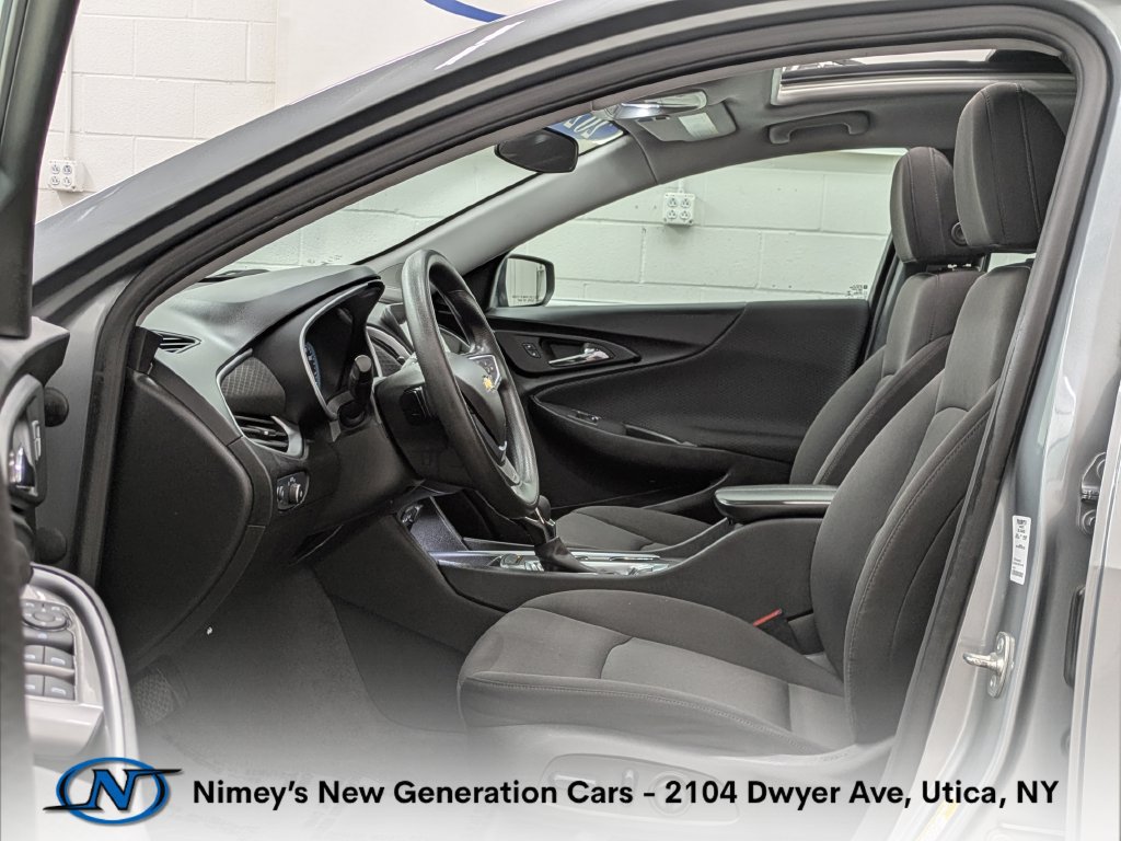 Used 2024 Chevrolet Malibu LT FWD image 3