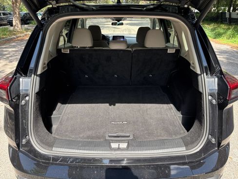 Used 2025 Nissan Rogue SV FWD image 31