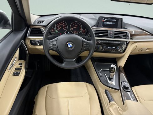 Used 2017 BMW 320i xDrive Sedan image 11
