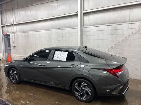 Used 2025 Hyundai Elantra Sport image 30