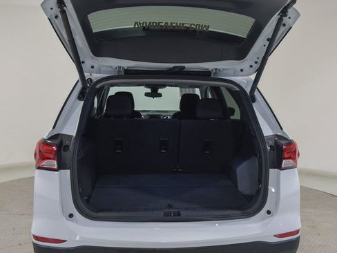 Used 2024 Chevrolet Equinox LT FWD image 17