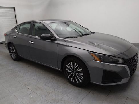 Used 2024 Nissan Altima 2.5 SV image 11