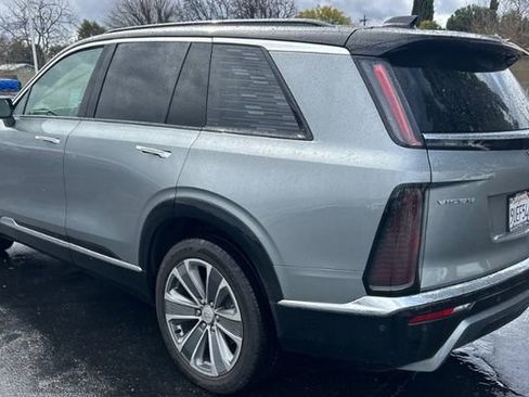 Used 2026 Cadillac Vistiq Luxury image 8