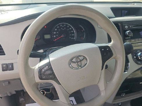 Used 2014 Toyota Sienna LE FWD image 5