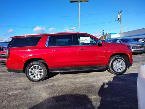 New 2026 Chevrolet Suburban Premier image 2