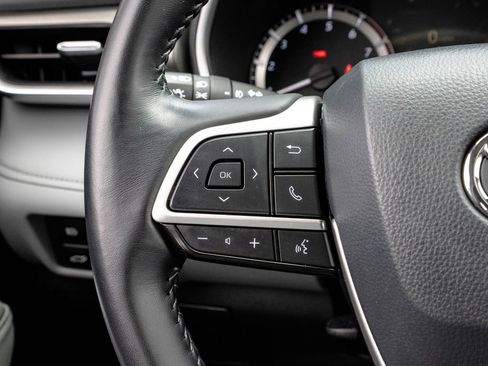 Used 2024 Toyota Highlander XLE image 15