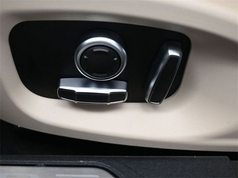 Used 2020 Jaguar XE S image 31