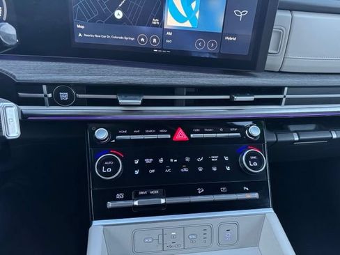 Used 2025 Hyundai Santa Fe Limited FWD image 21