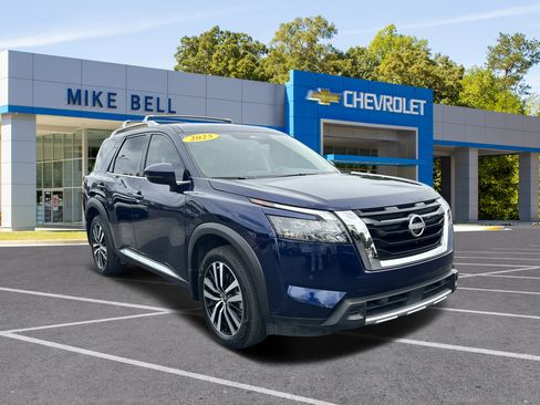 Used 2025 Nissan Pathfinder Platinum image 1