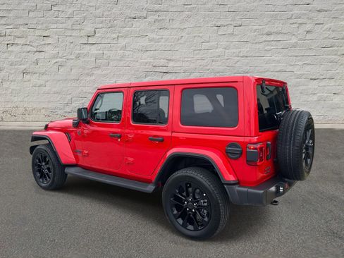 Used 2025 Jeep Wrangler Sahara image 3