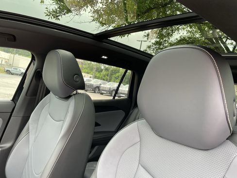 New 2026 Volkswagen Tiguan SE R-Line FWD image 15
