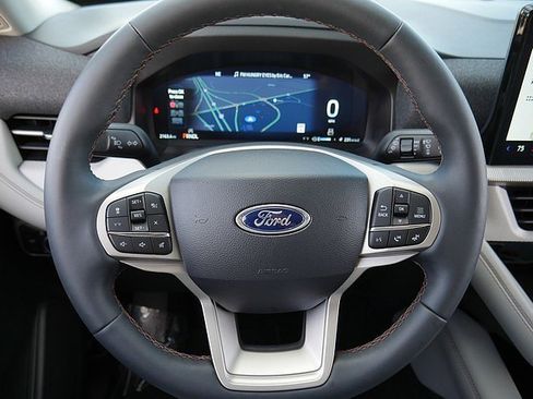 Used 2025 Ford Explorer Active w/ Active Comfort Package image 19