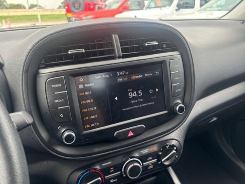 Used 2025 Kia Soul LX w/ LX Technology Package FWD image 20