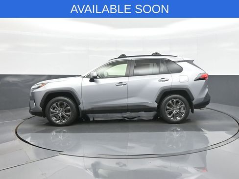 Used 2022 Toyota RAV4 XLE Premium AWD/4WD image 4