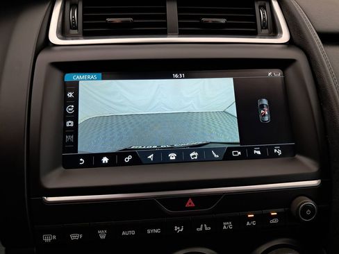 Used 2020 Jaguar E-PACE SE image 21