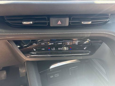 Used 2021 Buick Envision Essence w/ Sport Touring Package FWD image 18