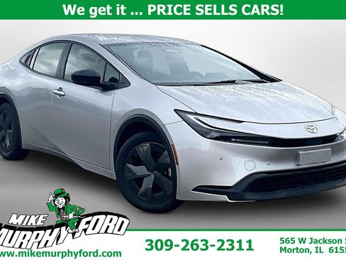 Used 2025 Toyota Prius LE FWD image 1