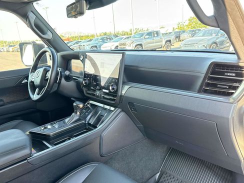 Used 2025 Lexus GX 550 w/ Accessory Package (2T) AWD/4WD image 22