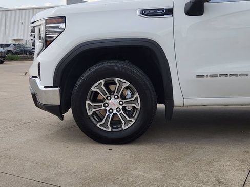 Used 2025 GMC Sierra 1500 SLT RWD image 8