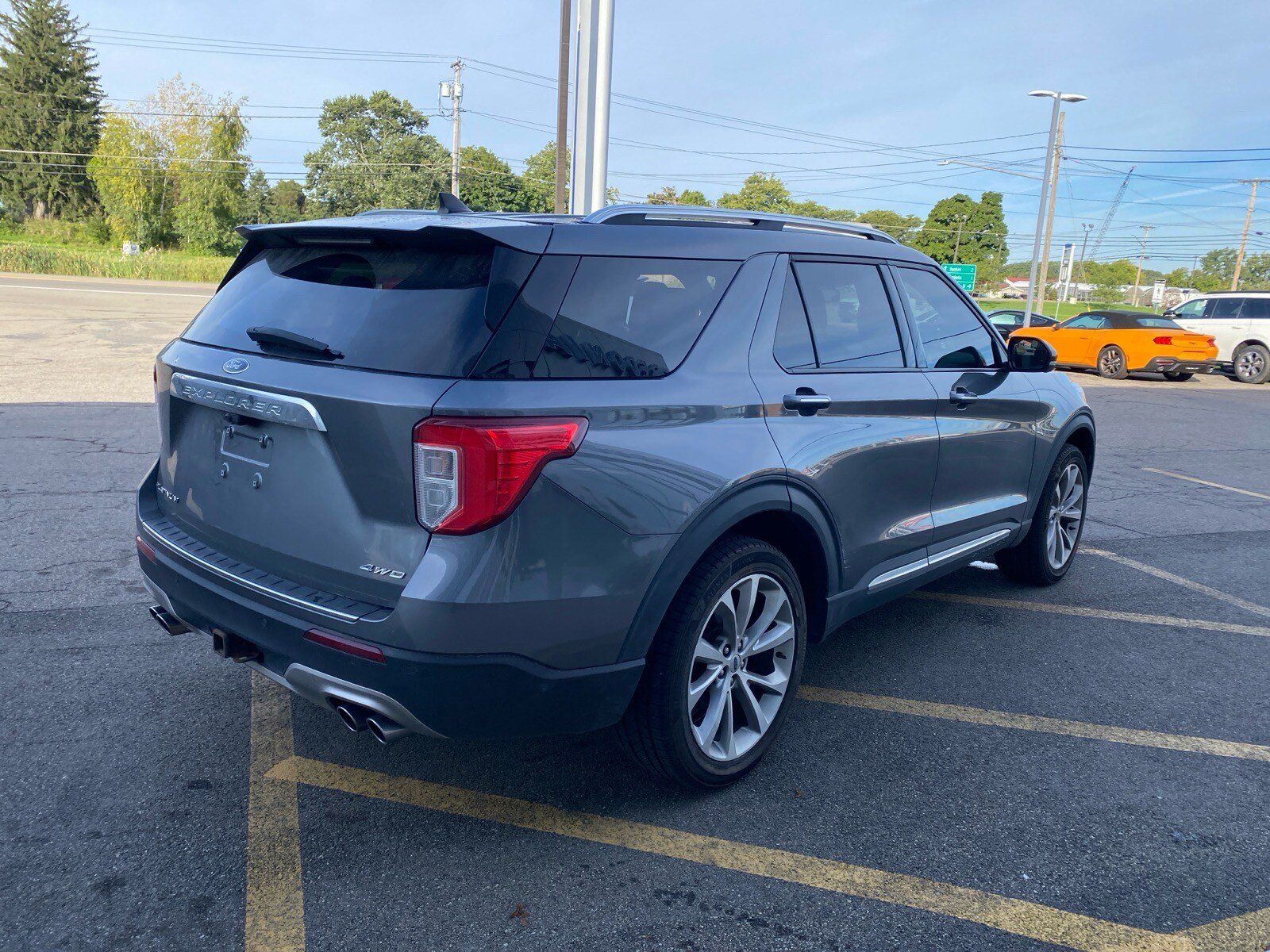 Used 2021 Ford Explorer Platinum w/ Equipment Group 601A AWD/4WD image 6