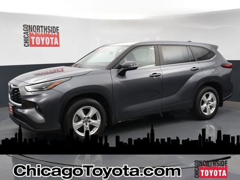 Used 2023 Toyota Highlander LE image 1