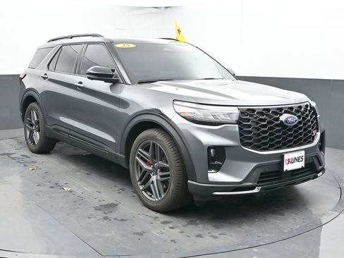 Used 2025 Ford Explorer ST w/ Sun And Sound Package image 3