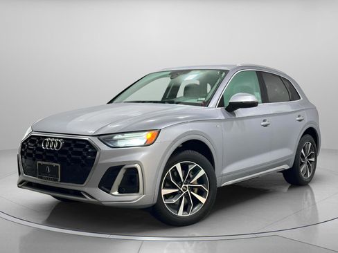 Certified 2023 Audi Q5 2.0T Premium w/ Convenience Package image 2