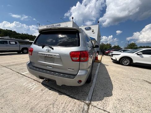 Used 2017 Toyota Sequoia SR5 AWD/4WD image 26